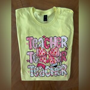 Christmas gift 🎁 NEW Yellow Teacher Shirt with Graphic Print